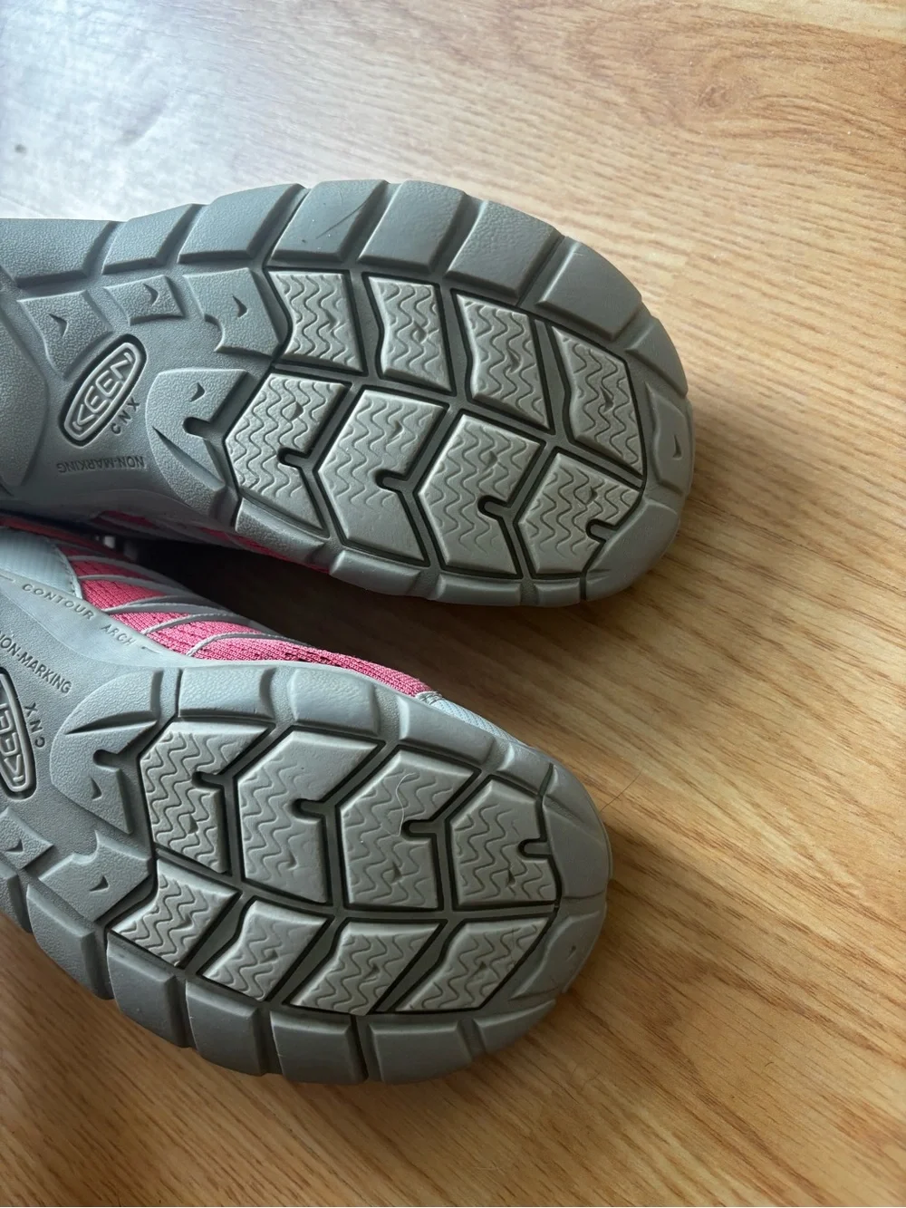 Keen girl’s sneakers pink grey outdoor washable back to school bungee laces sz 3